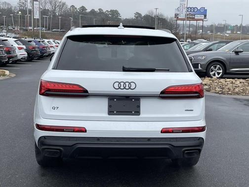 2026 Audi Q7 45 Premium