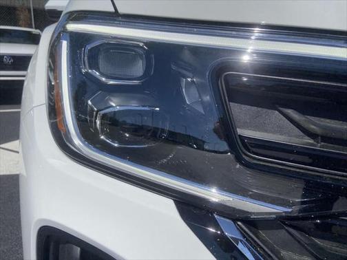 2025 Volkswagen Atlas Cross Sport 2.0T SE w/Technology 4MOTION
