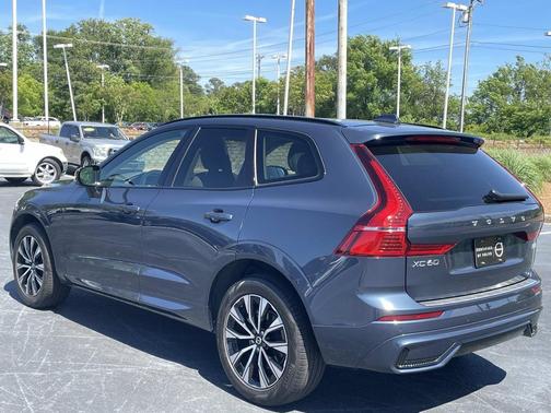 2024 Volvo XC60 B5 Core Dark Theme