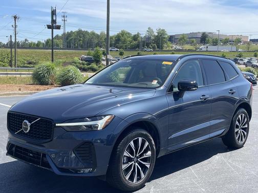 2024 Volvo XC60 B5 Core Dark Theme