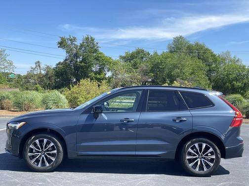 2024 Volvo XC60 B5 Core Dark Theme