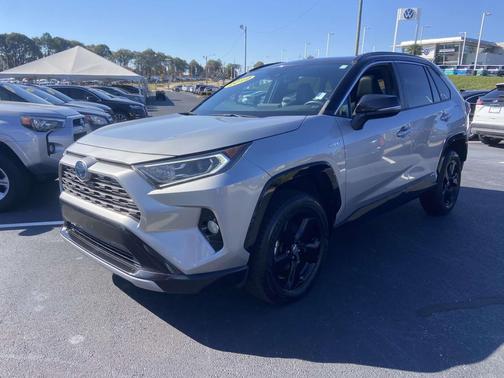 2019 Toyota RAV4 Hybrid SE