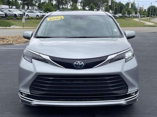 Celestial Silver Metallic 2024 Toyota Sienna XLE