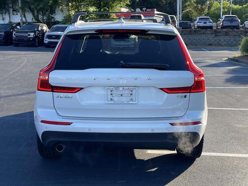 Crystal White Metallic 2020 Volvo XC60 T5 Momentum