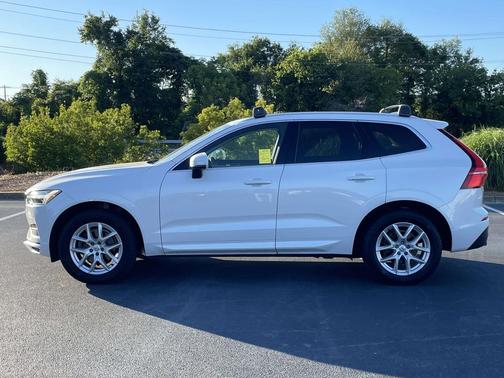 Crystal White Metallic 2020 Volvo XC60 T5 Momentum