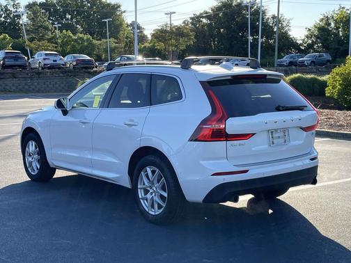 Crystal White Metallic 2020 Volvo XC60 T5 Momentum
