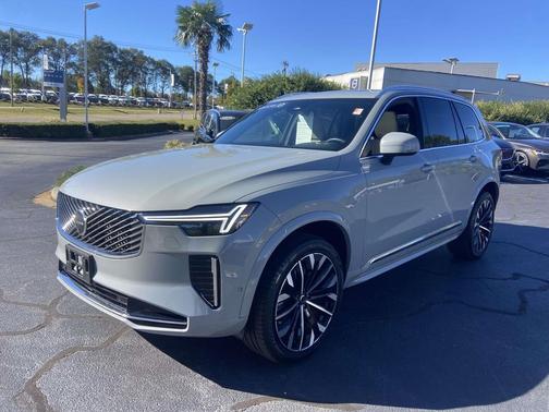 2025 Volvo XC90 B6 Plus 7-Seater