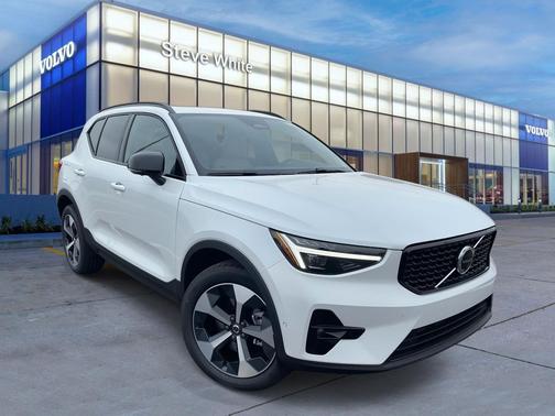 2025 Volvo XC40 B5 Plus Dark Theme