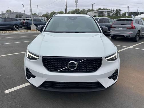 2025 Volvo XC40 B5 Plus Dark Theme