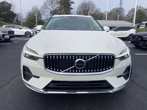 2023 Volvo XC60 B5 Ultimate Bright Theme