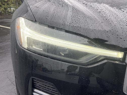 2023 Volvo XC60 B5 Ultimate Bright Theme