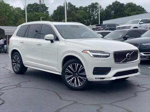 2022 Volvo XC90 T6 Momentum