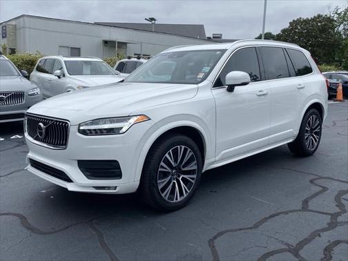 2022 Volvo XC90 T6 Momentum