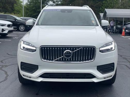 2022 Volvo XC90 T6 Momentum