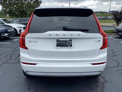2022 Volvo XC90 T6 Momentum