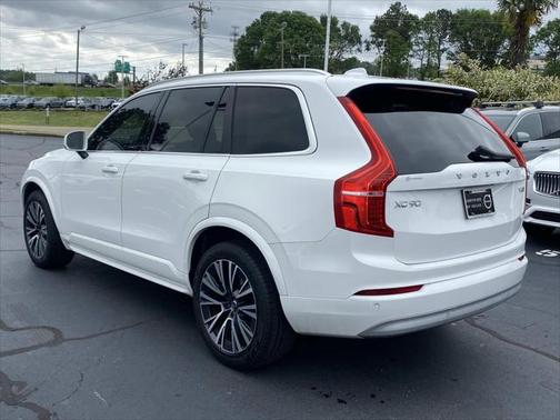 2022 Volvo XC90 T6 Momentum