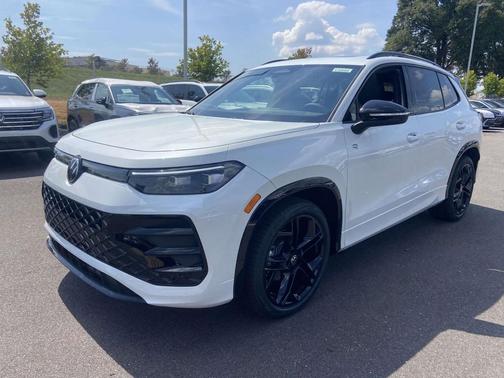 2025 Volkswagen Tiguan 2.0T SE R-Line Black