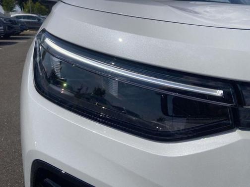 2025 Volkswagen Tiguan 2.0T SE R-Line Black