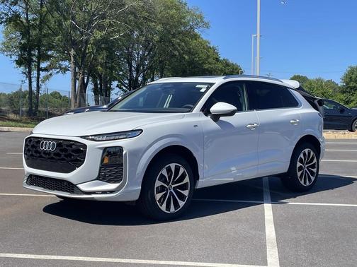 Glacier White Metallic 2026 Audi Q3 TFSI quattro S tronic