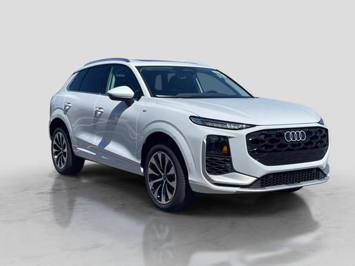 Glacier White Metallic 2026 Audi Q3 TFSI quattro S tronic