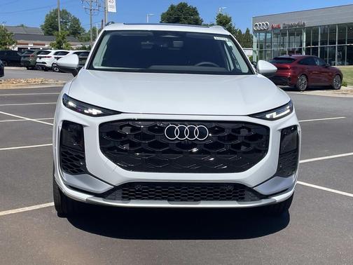 Glacier White Metallic 2026 Audi Q3 TFSI quattro S tronic