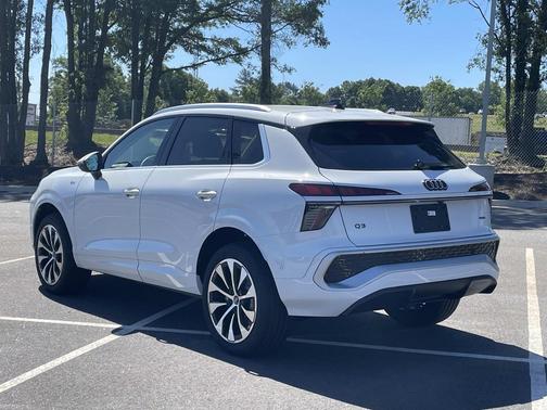 Glacier White Metallic 2026 Audi Q3 TFSI quattro S tronic
