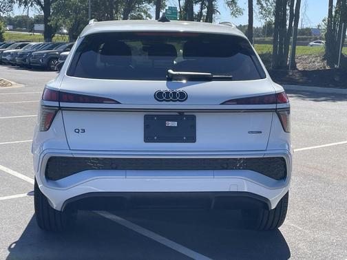 Glacier White Metallic 2026 Audi Q3 TFSI quattro S tronic