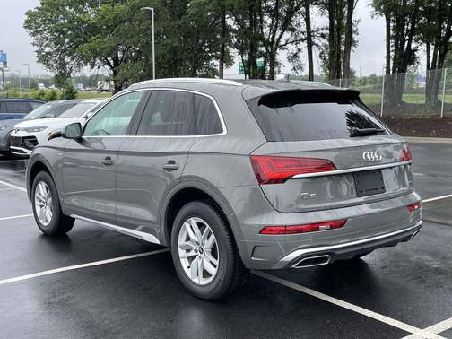 Chronos Gray Metallic 2023 Audi Q5 45 S line Premium