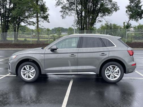 Chronos Gray Metallic 2023 Audi Q5 45 S line Premium