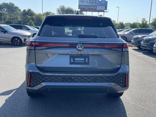 Platinum Gray 2026 Volkswagen Tiguan 2.0T SE R-Line Black