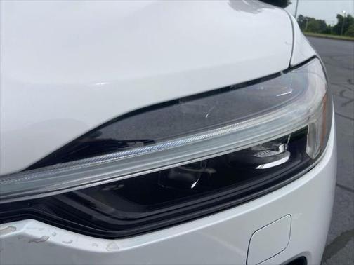 2022 Volvo XC60 B6 R-Design