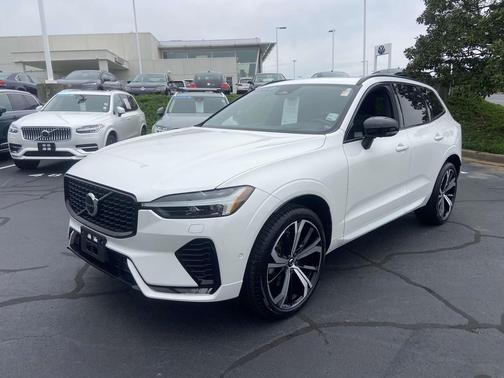2022 Volvo XC60 B6 R-Design