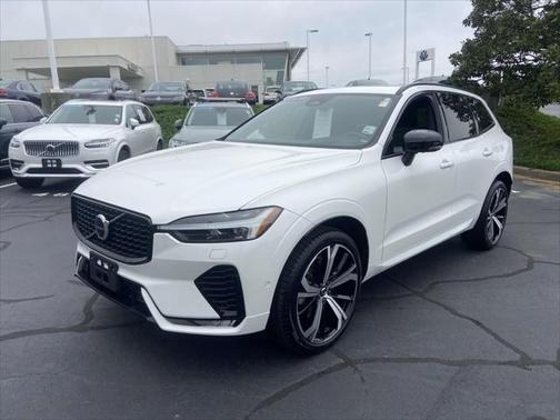 2022 Volvo XC60 B6 R-Design