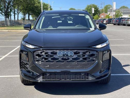 Mythos Black Metallic 2026 Audi Q3 TFSI quattro S tronic