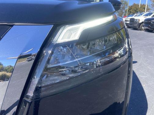 2025 Nissan Pathfinder SV FWD