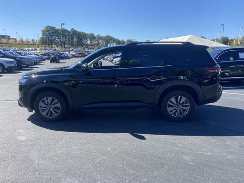 2025 Nissan Pathfinder SV FWD