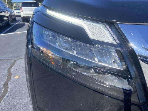 2025 Nissan Pathfinder SV FWD