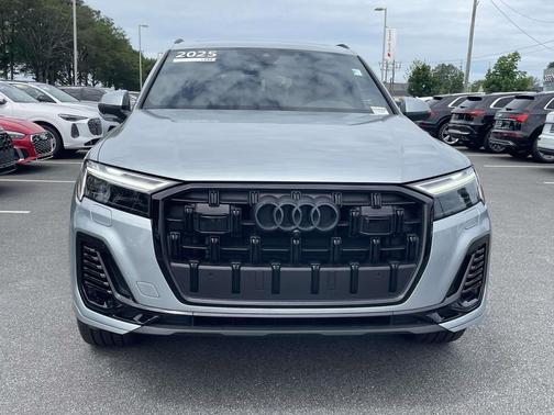 Satellite Silver Metallic 2025 Audi Q7 45 Premium Plus