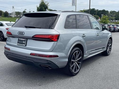 Satellite Silver Metallic 2025 Audi Q7 45 Premium Plus