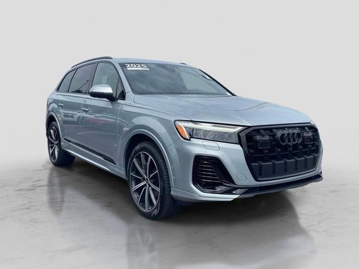Satellite Silver Metallic 2025 Audi Q7 45 Premium Plus