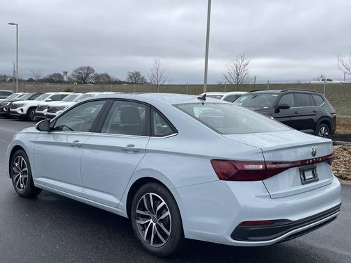 Gray 2026 Volkswagen Jetta 1.4T SE