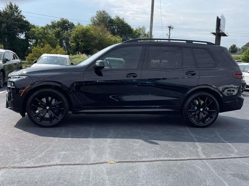 Black Sapphire Metallic 2026 BMW X7 xDrive40i