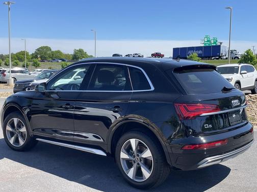 Black 2023 Audi Q5 40 Premium Plus
