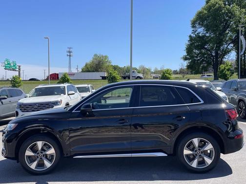 Black 2023 Audi Q5 40 Premium Plus