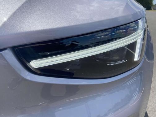 2026 Volvo XC40 B5 Ultra