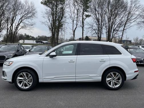 2023 Audi Q7 45 Premium