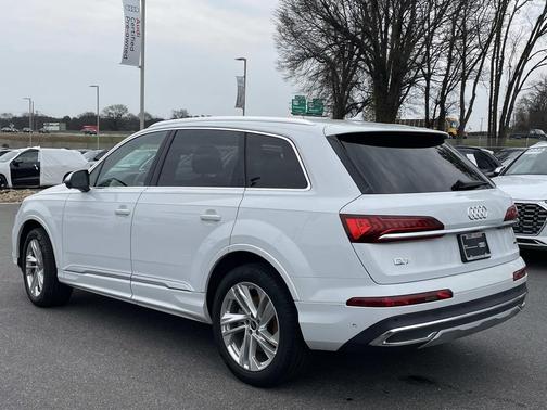 2023 Audi Q7 45 Premium