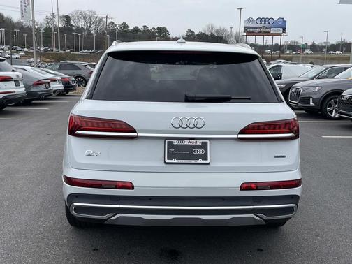 2023 Audi Q7 45 Premium