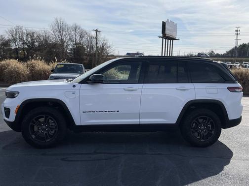 2024 Jeep Grand Cherokee 4xe Trailhawk