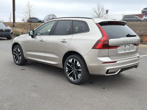 2026 Volvo XC60 B5 Plus